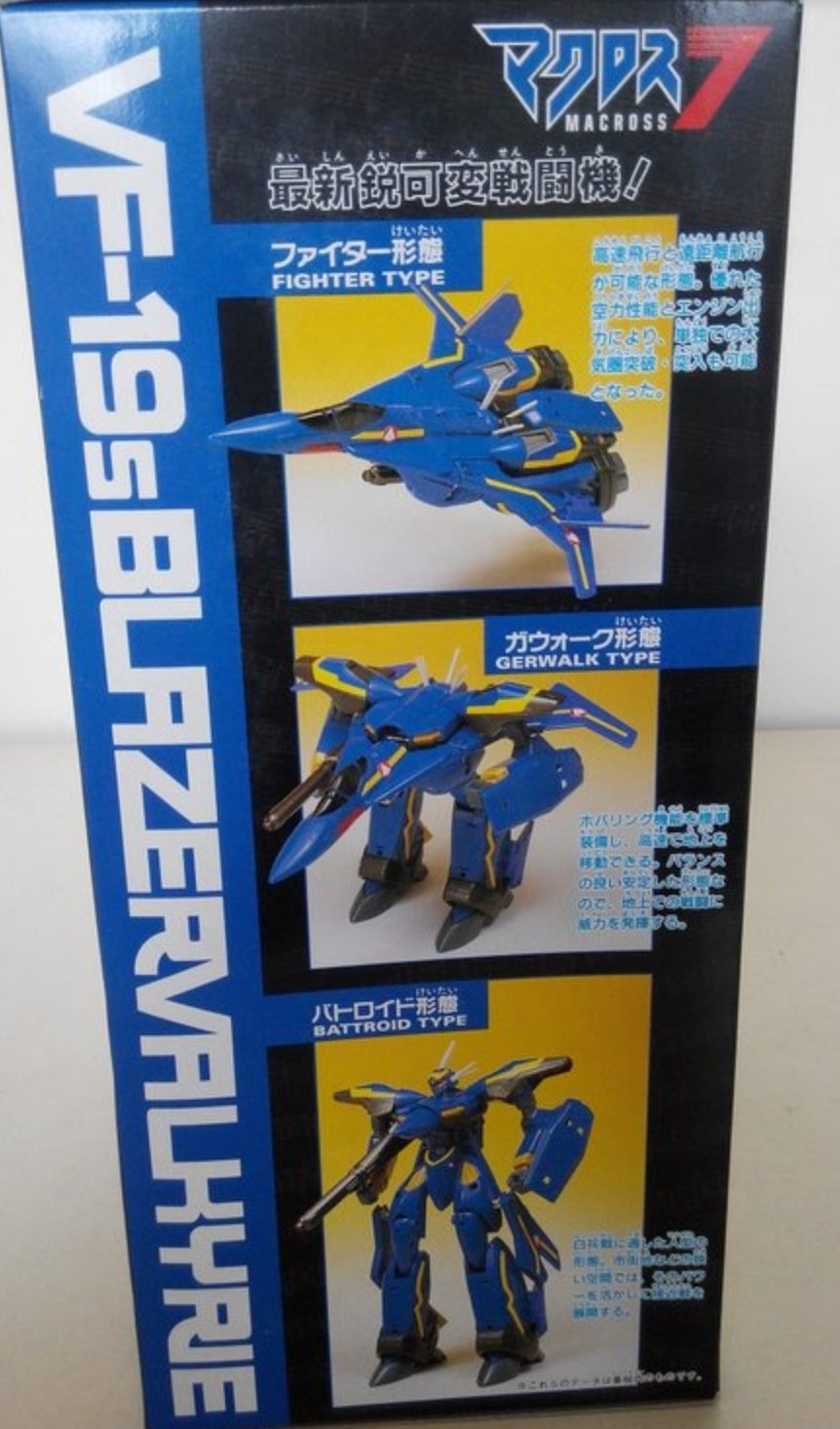 Bandai 1/65 Robotech Macross 7 DX Blazer Valkyrie Action Figure