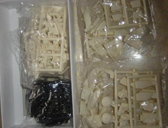 Kotobukiya 1/72 Yamaoka Akira Aoki Ryuusei Blue Comet SPT Layzner E-SPT-DL-X Doll Cold Cast Model Kit Figure - Lavits Figure
- 3