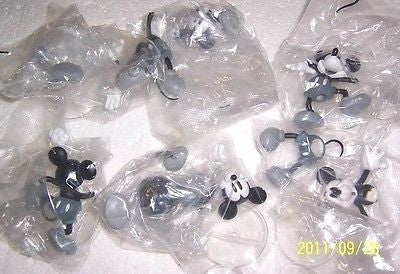 Yujin Disney Characters Capsule World Mosh Pit On 6 Monochrome Ver. Mickey Figure Set - Lavits Figure
- 2