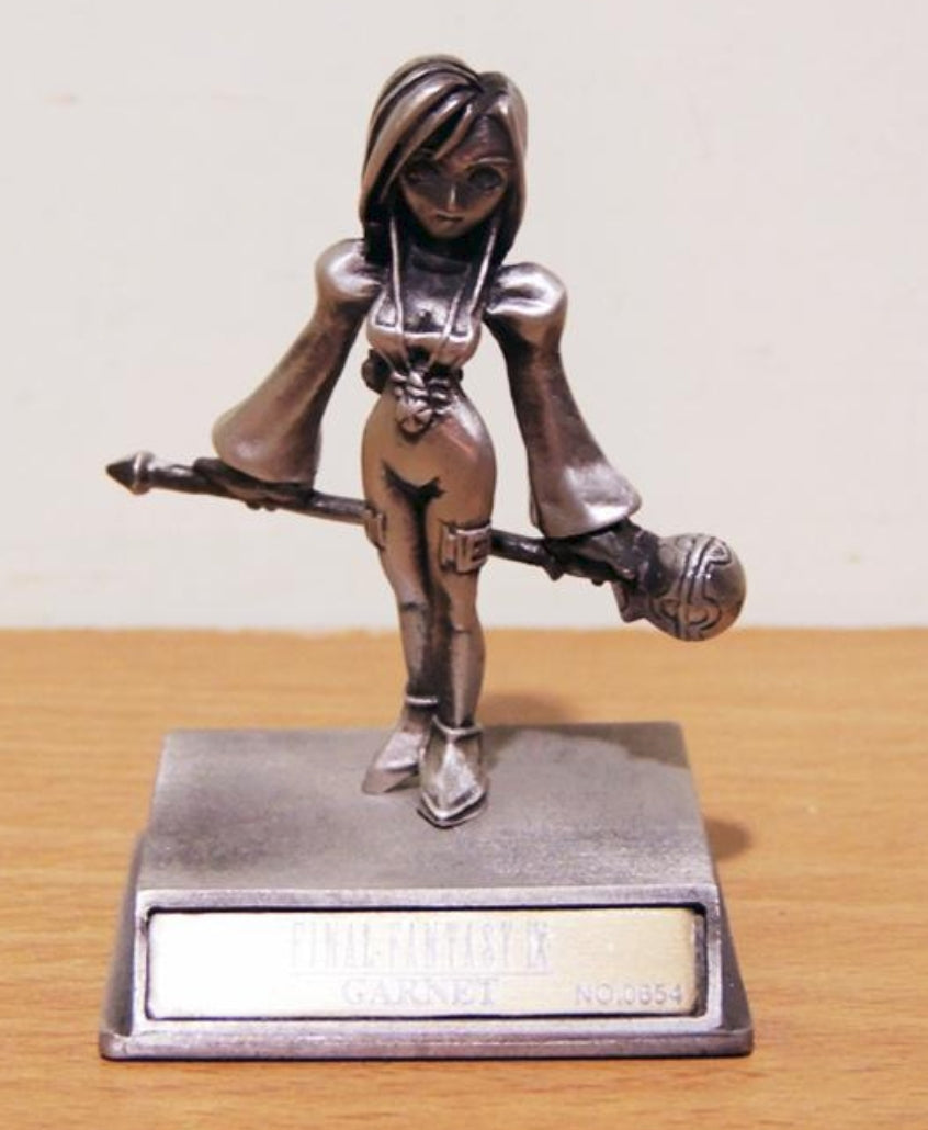 Square Enix Final Fantasy Chrome IX Garnet Metal Mini Trading Collection Figure Used