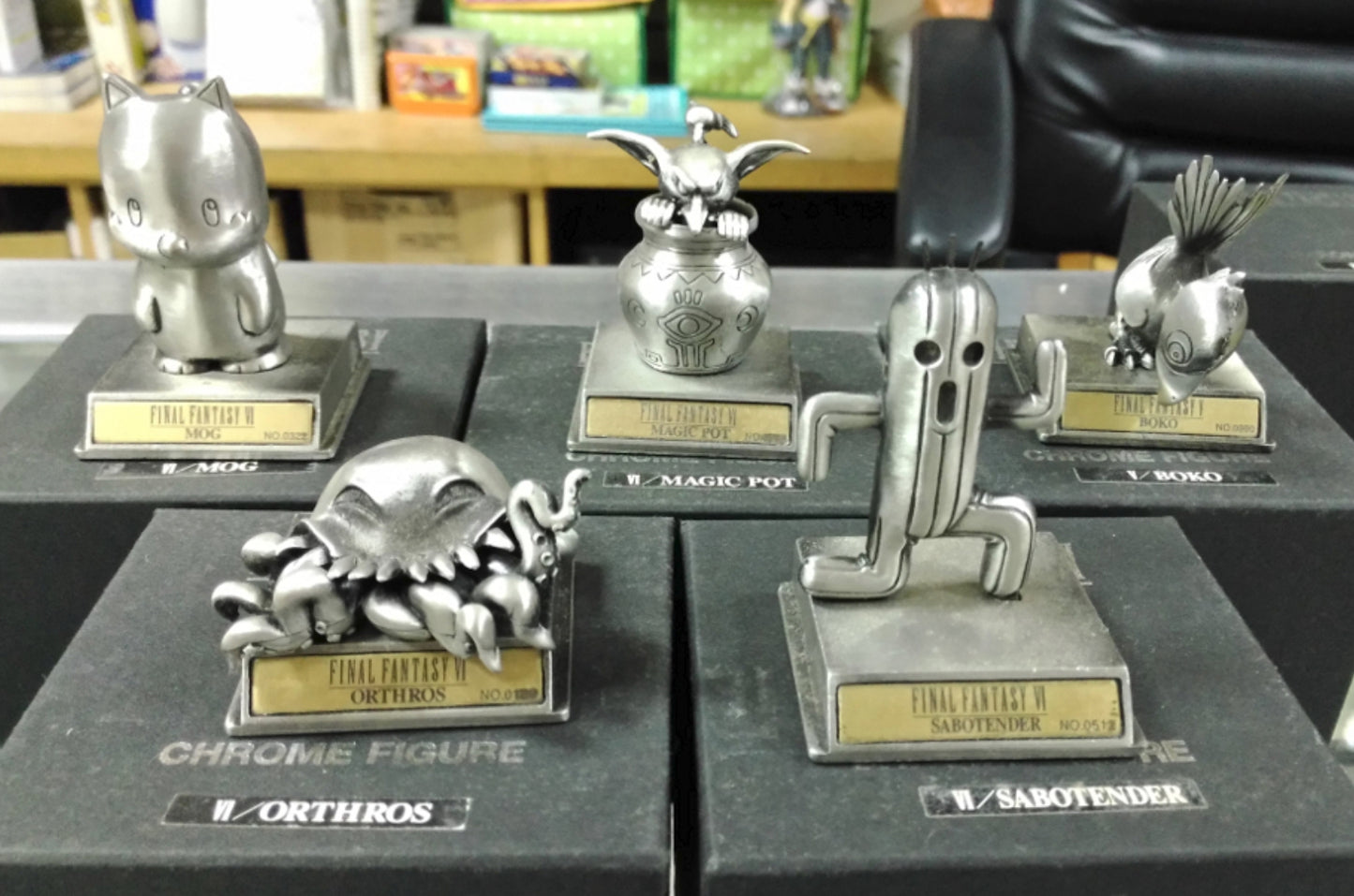 Square Enix Final Fantasy Chrome 20 Metal Mini Trading Figure Set w/ Collection Box Used