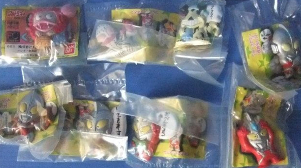 Bandai Ultraman Gashapon 8 Mini Magnet Figure Set
