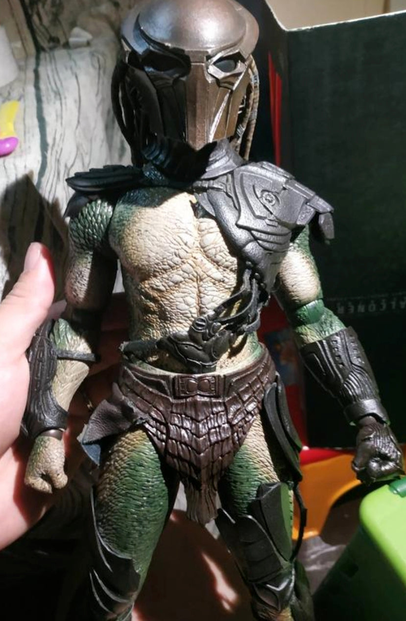 Hot Toys 1/6 12" Predators Falconer Predator Action Figure Used