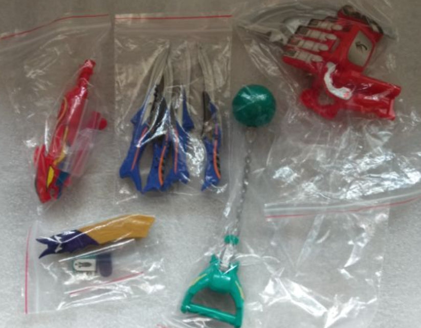 Bandai Power Rangers Jungle Fury Gekiranger 5 Mini Weapon Trading Figure Set