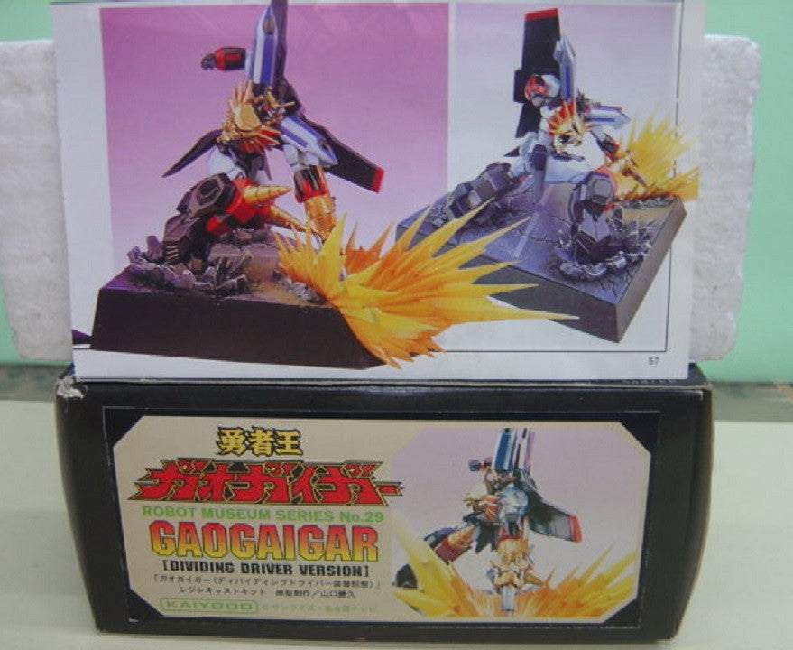 Kaiyodo Brave Sunrise Gaogaigar Robot Museum Series No RM 29 Gaogaigar Dividing Driver Version Cold Cast Model Kit Figure - Lavits Figure
- 1