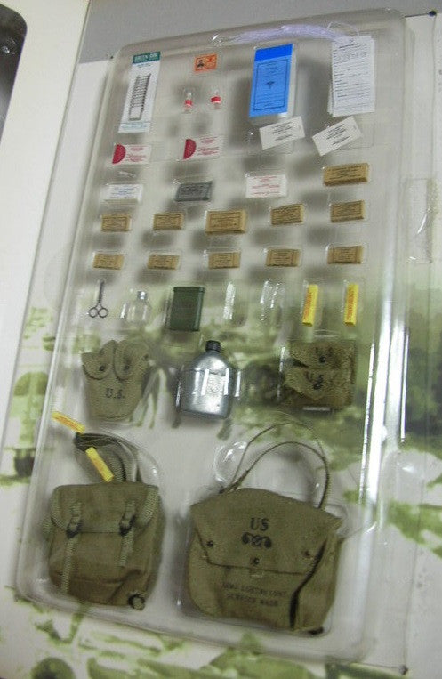 Dragon 1/6 12" WWII U.S. Army Medic Doc Peterson Action Figure Set - Lavits Figure
- 3