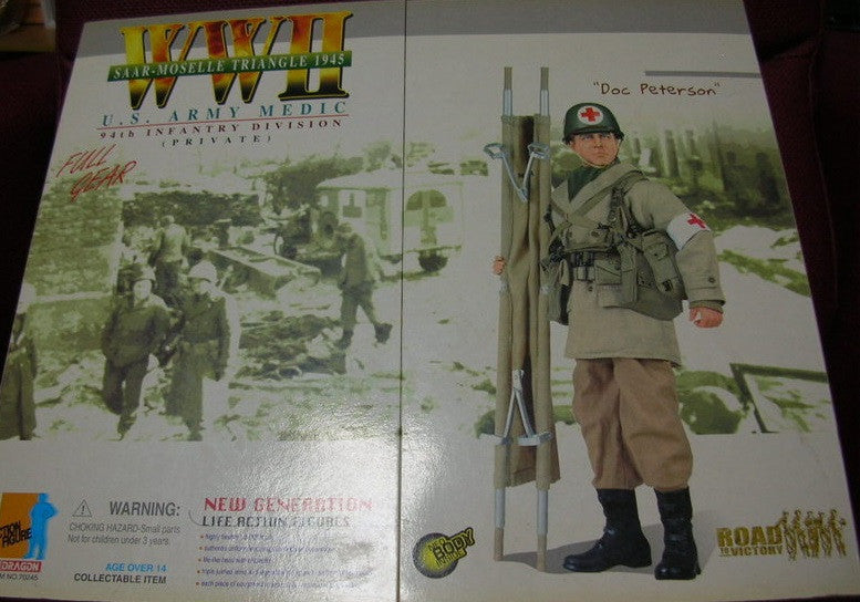Dragon 1/6 12" WWII U.S. Army Medic Doc Peterson Action Figure Set - Lavits Figure
- 2