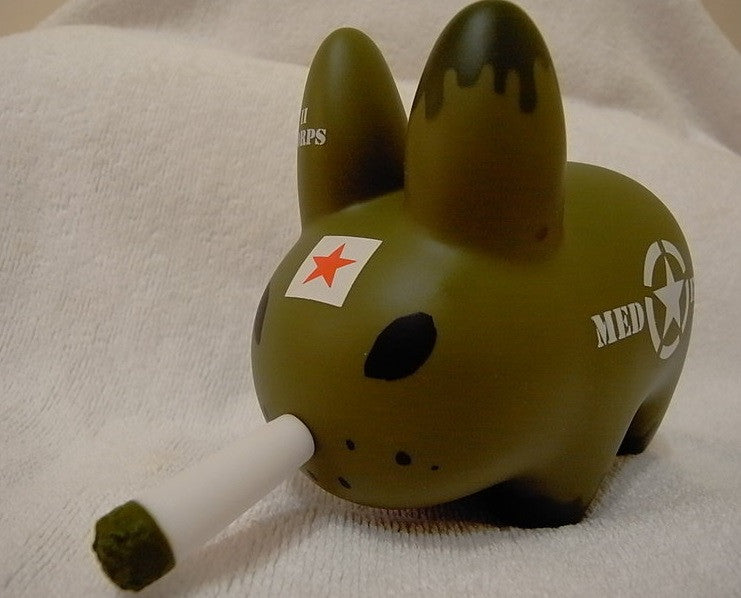 Kidrobot 2010 Frank Kozik Smorkin Labbit Corpsman Green Ver 5" Vinyl Figure - Lavits Figure
 - 1