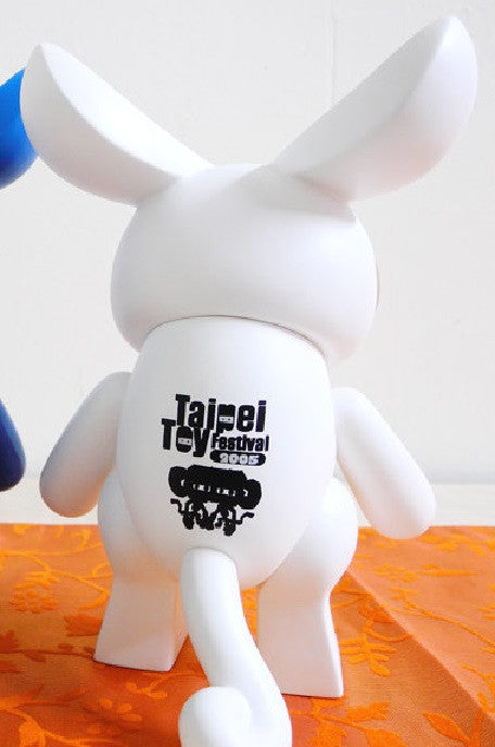 Toy2R 2005 Touma Snout TTF '05 White Ver. 6" Vinyl Figure - Lavits Figure
 - 2