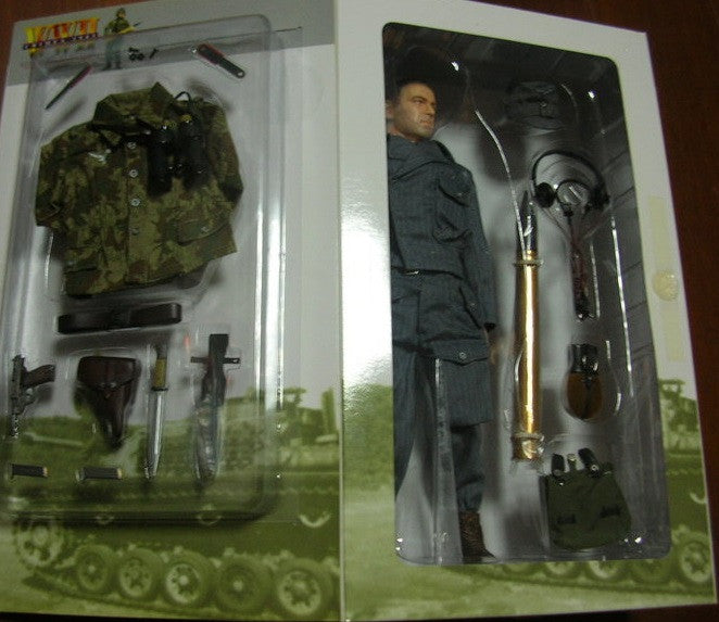Dragon 1/6 12" WWII Luftwaffe SP Gunner Werner Black Action Figure Set - Lavits Figure
- 2