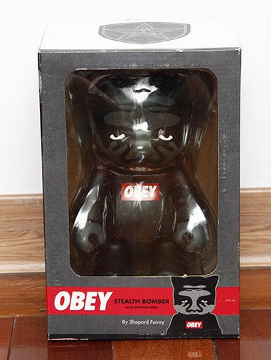 Toy2R 2006 Qee Shepard Fairey Obey Stealth Bomber Cat Black Ver 8" Vinyl Figure - Lavits Figure
 - 2