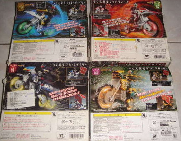 Bandai Kamen Masked Rider Blade 4 3.5" Action Figure & Bike Motocycle Set - Lavits Figure
- 2