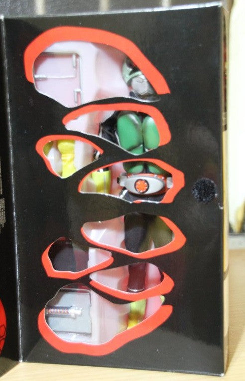 Medicom Toys 1/8 RAH 220 No 004X2 Kamen Masked Rider Dark Science Series Shocker Action Figure - Lavits Figure
- 2