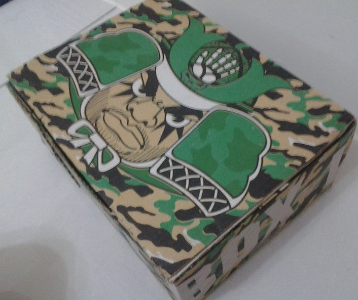 Inoue Santa Tokyo Tribe Santastic Kubrick 100% with T-Shirt Sticker Figure Box - Lavits Figure
- 3