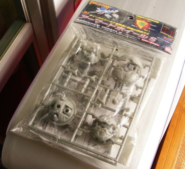 Bandai Crush Gear 4WD Armored Wheel S CW-33AS Model Kit Part - Lavits Figure
- 1