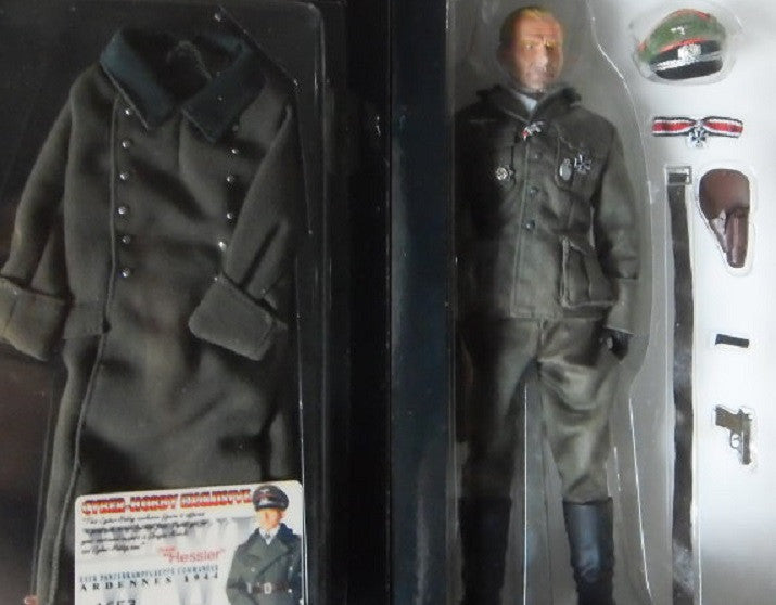 Dragon 1/6 12" WWII Cyber Hobby Exclusive German Heer PanzerKampfgruppe Oberst Hessler Action Figure - Lavits Figure
- 2