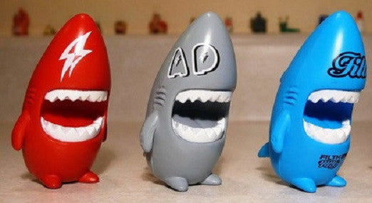 ToyQube 2008 Keithing Keith Poon Mini Sharky Zipper Key Chain 3 2" Vinyl Figure Set - Lavits Figure
- 1