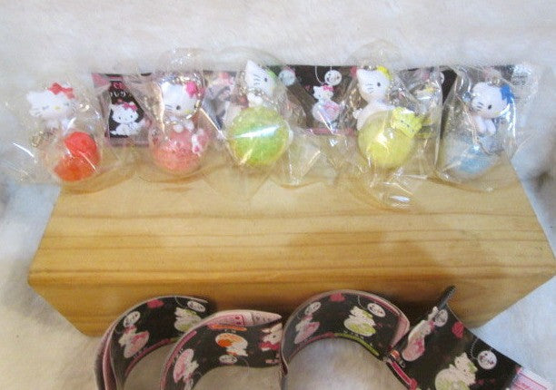 Yujin Sanrio Charmmy Hello Kitty Gashapon 5 Perfume Mascot Key Chain Figure Set - Lavits Figure
- 2
