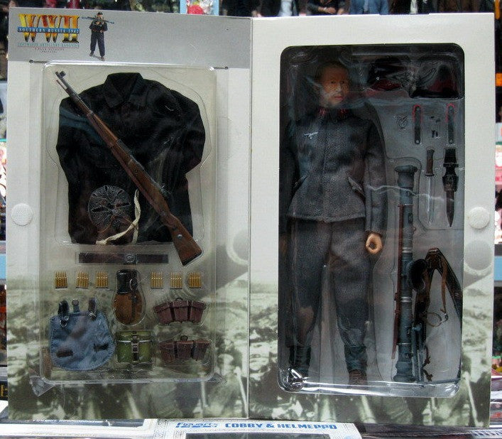Dragon 12" 1/6 WWII outhern Russia 1942 Luftwaffe Artillery Kanonier 9 Flak Division Private Konrad Holzer Action Figure - Lavits Figure
- 1
