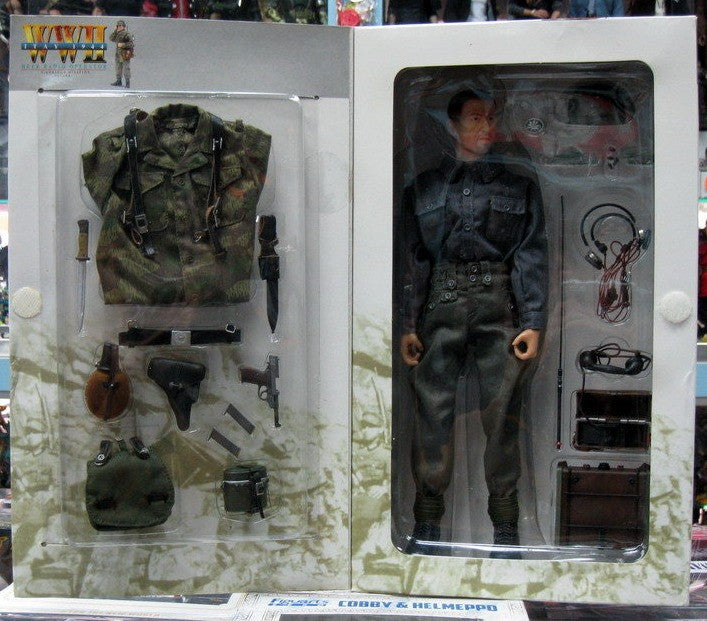 Dragon 12" 1/6 WWII Itay 1944 Heer Radio Operator 5 Gebirgs Division Jager Hermann Stahlschmidt Action Figure - Lavits Figure
- 2