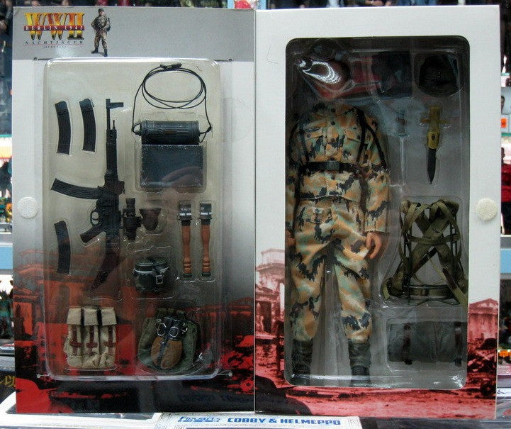 Dragon 12" 1/6 WWII Berlin 1945 Nachtjager Schutze Arno Frisch Action Figure - Lavits Figure
- 2
