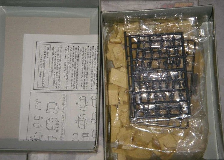 Bandai 1996 B-Club 1/144 Super Robot Wars OG Personal Trooper R-2 Resin Cold Cast Model Kit Figure - Lavits Figure
- 2