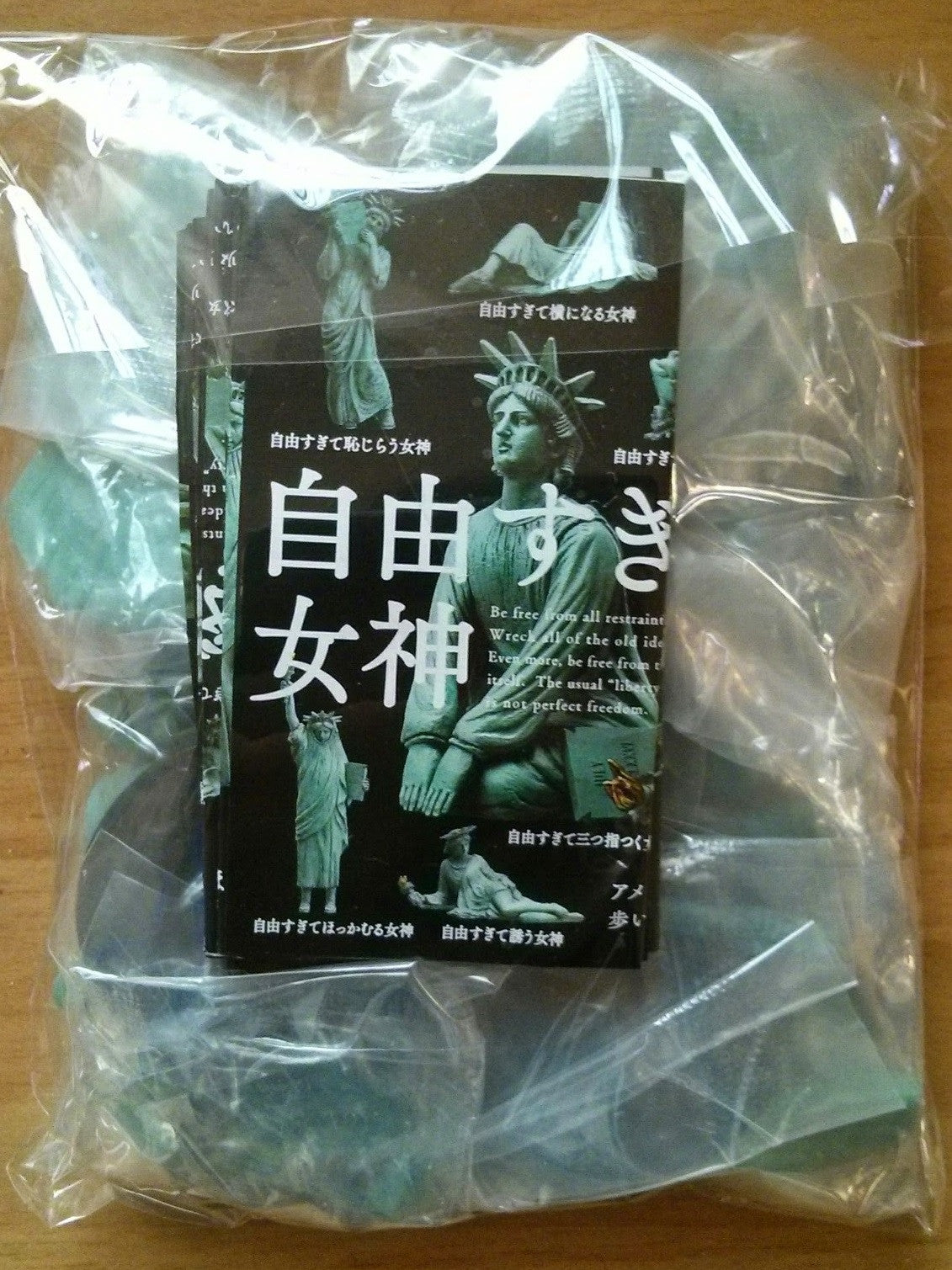 Takara Tomy Panda's Ana Gashapon Statue of Liberty Freedom 6 Mini Figure Set - Lavits Figure
- 2
