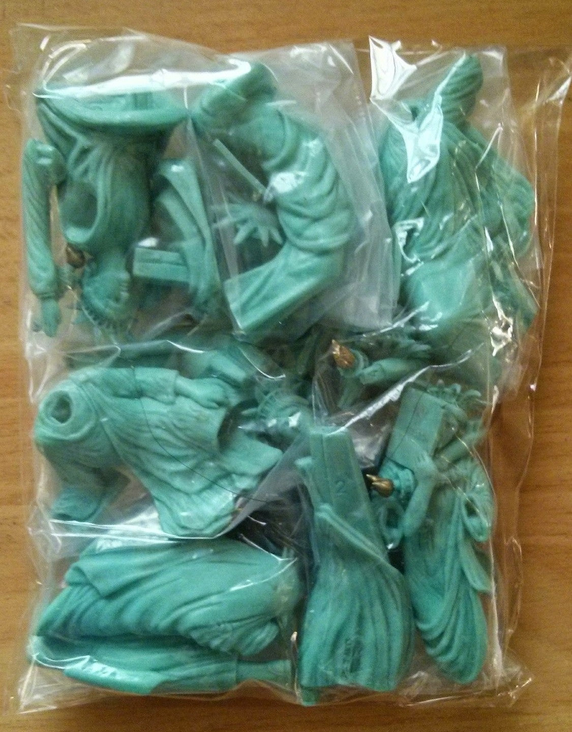 Takara Tomy Panda's Ana Gashapon Statue of Liberty Freedom 6 Mini Figure Set - Lavits Figure
- 3
