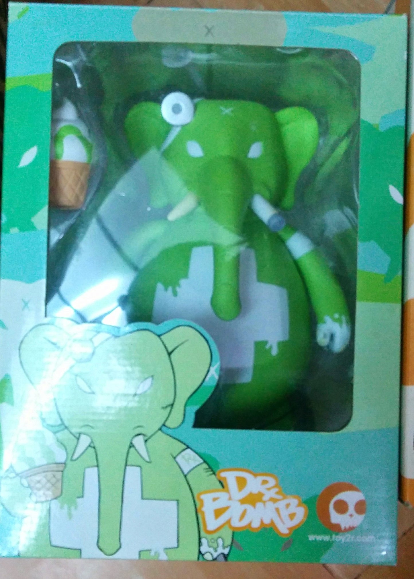 Toy2R Frank Kozik Dr. Bomb Lime Sherbert Smorkin Green Ver 10" Vinyl Figure - Lavits Figure
- 2