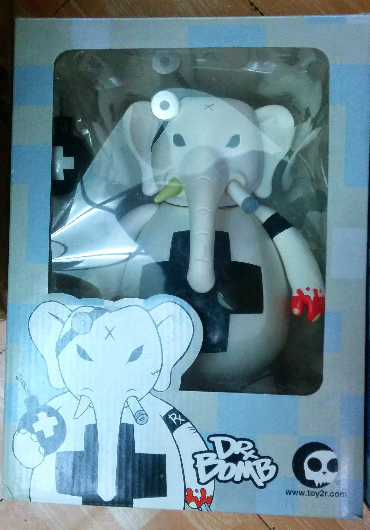 Toy2R Frank Kozik Dr. Bomb BlackCross Smorkin White Ver 10" Vinyl Figure - Lavits Figure
 - 2