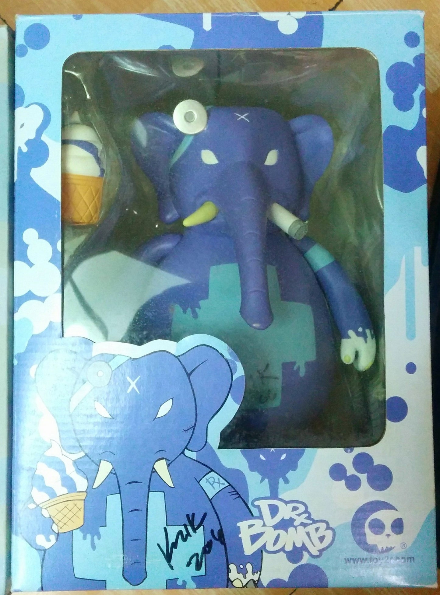 Toy2R Frank Kozik Dr. Bomb Blueberry Surprise Smorkin Ver 10" Vinyl Figure - Lavits Figure
- 2
