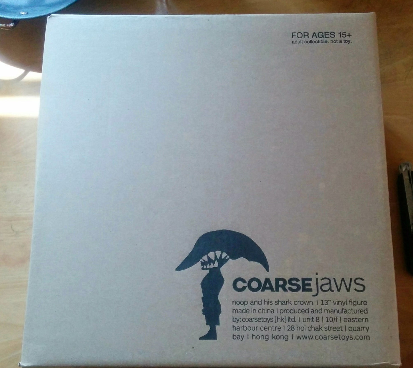 Coarsetoys Mark Landwehr Jaws Pain Signature Monochrome Ver. 13" Vinyl Figure - Lavits Figure
- 2