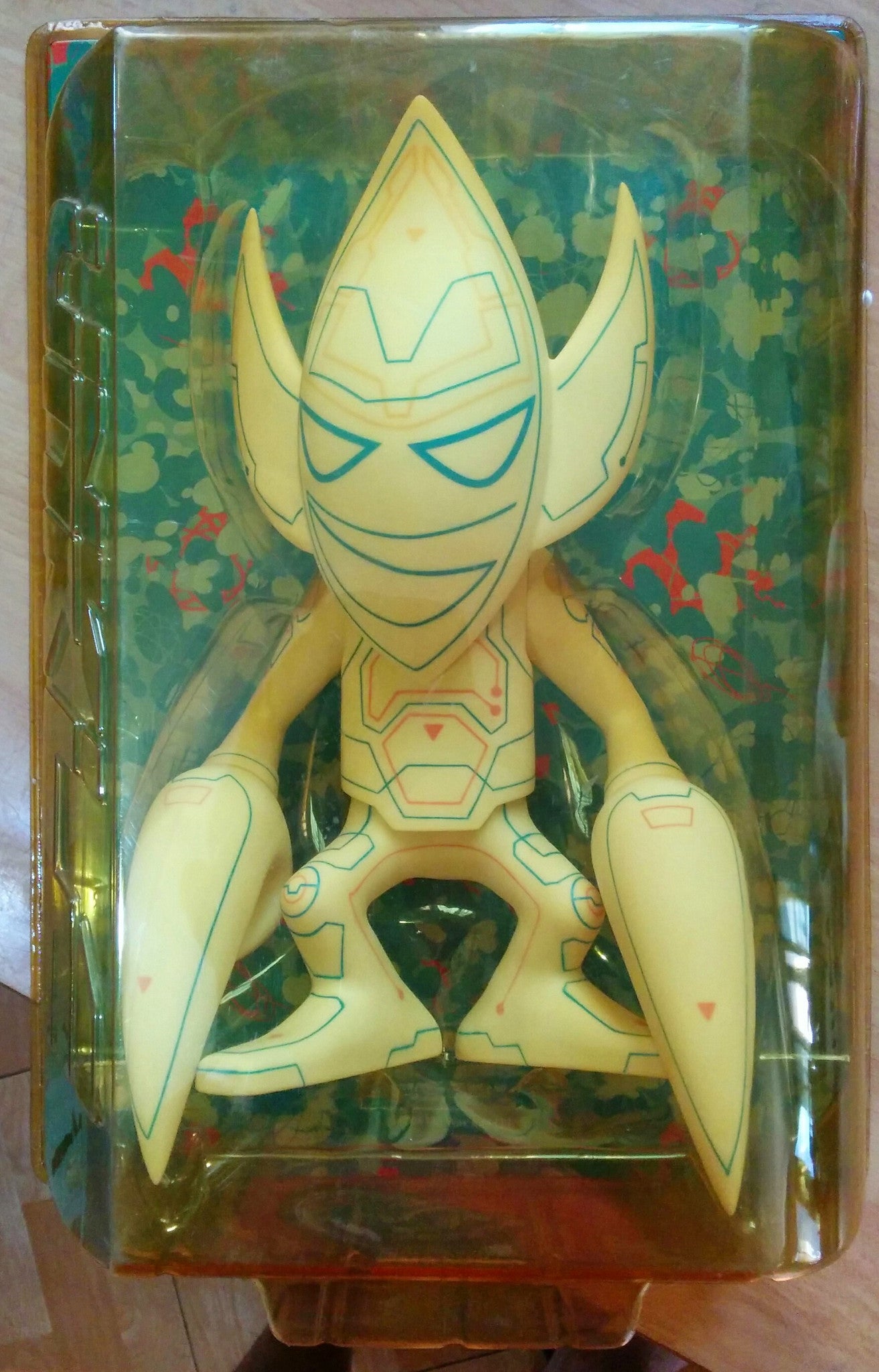 Medicom Toys VCD Vinyl Collectible Dolls Futura Unkle 77 9" White Vinyl Figure - Lavits Figure
- 2