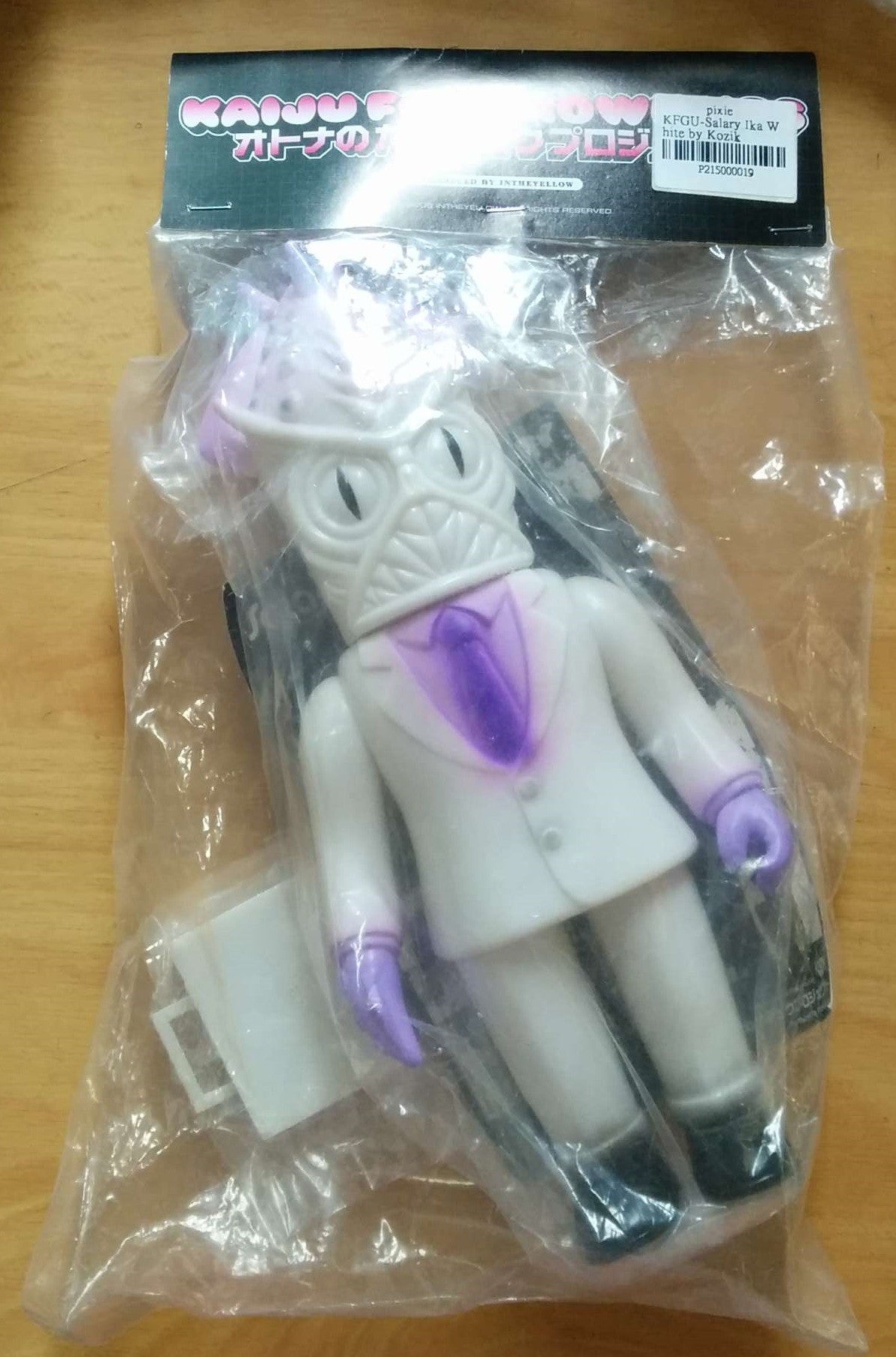 Wonderwall Frank Kozik KFGU Kaiju For Grown Ups Salari Ika White Ver. 9" Vinyl Figure - Lavits Figure
- 2