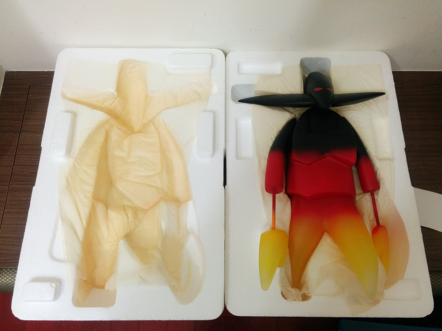 360 Toy Group 2005 Eric So Nosferatu Black Ver 15" Vinyl Figure Set Broken Used - Lavits Figure
- 3