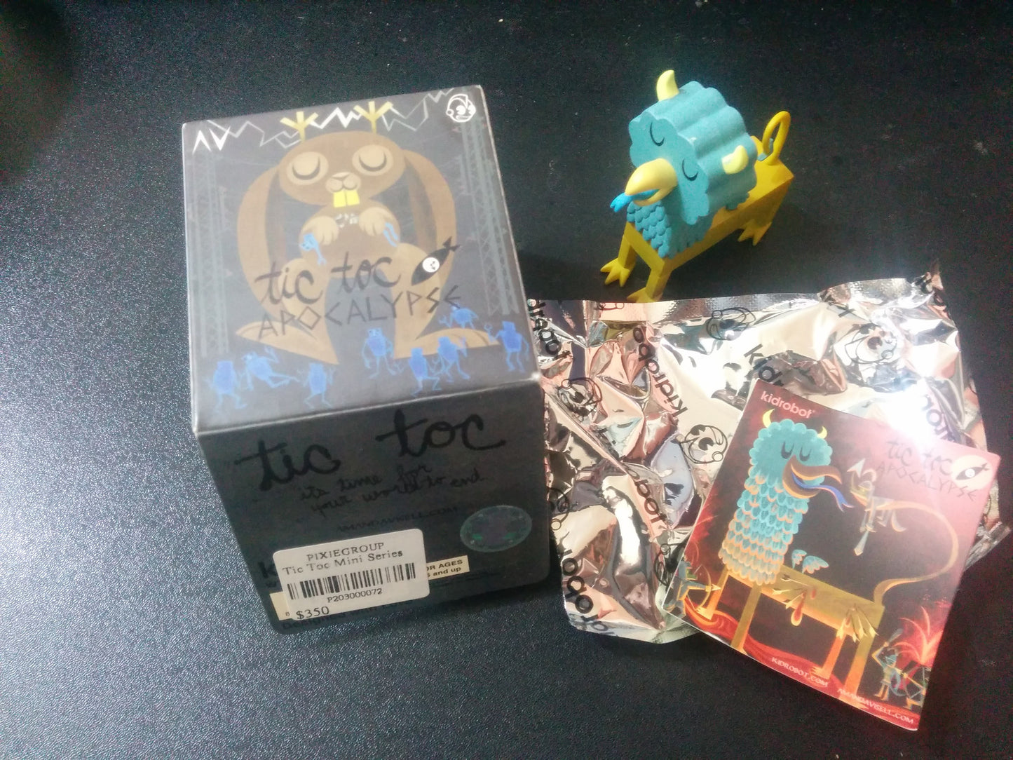 Amanda Visell 2010 Kidrobot Tic Toc Apocalypse Griffin Ver 3" Vinyl Figure - Lavits Figure
- 2