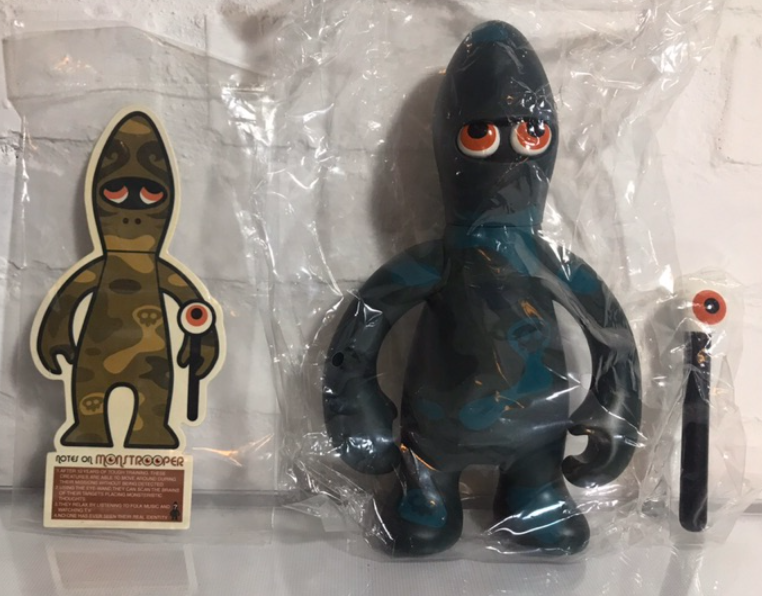 Playbeast Pete Fowler 2002 World of Monsterism Big Monstrooper UK Limited Edition Grey ver 8" Vinyl Figure