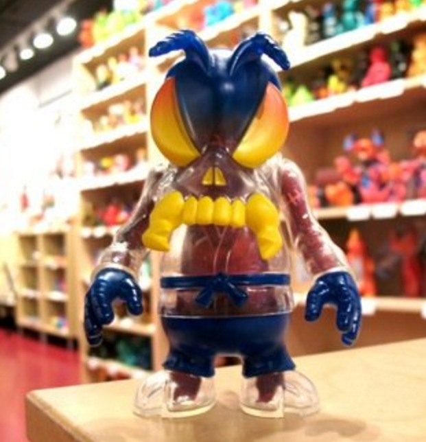 Secret Base x Super7 2008 Convex Skull Bee Voodoo Blue Ver 5" Vinyl Collection Figure - Lavits Figure
- 2