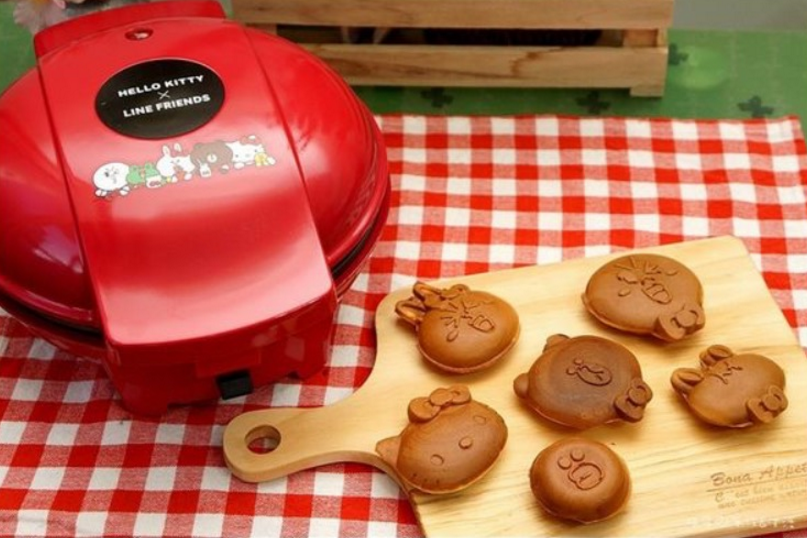 Sanrio Hello Kitty x Line Friends Watsons Limited Cute Waffle Muffin Machine - Lavits Figure
- 2