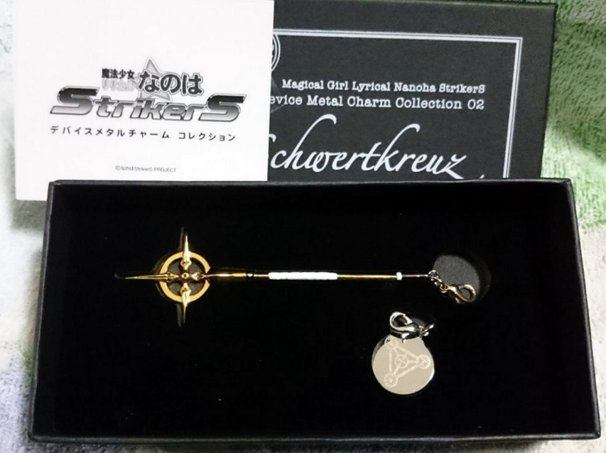 Good Smile Magical Girl Lyrical Nanoha Strikers Device Metal Charm Collection 02 Schwertkreuz Sword Cross - Lavits Figure
 - 2