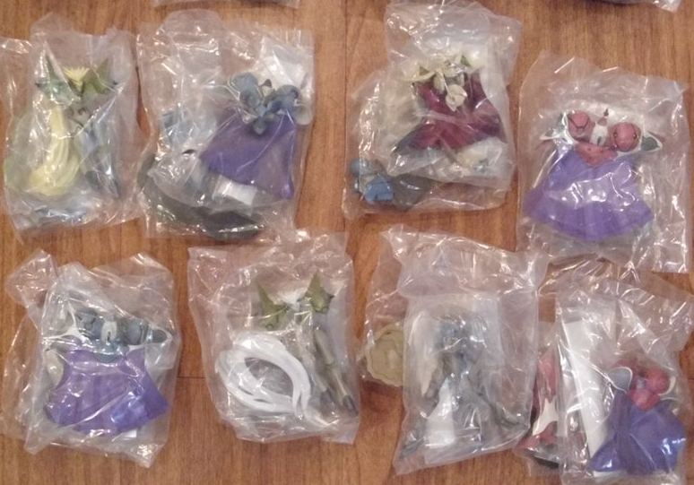 Kotobukiya The Vision of Escaflowne One Coin Grande Collection 8 Trading Collection Figure Set - Lavits Figure
- 2