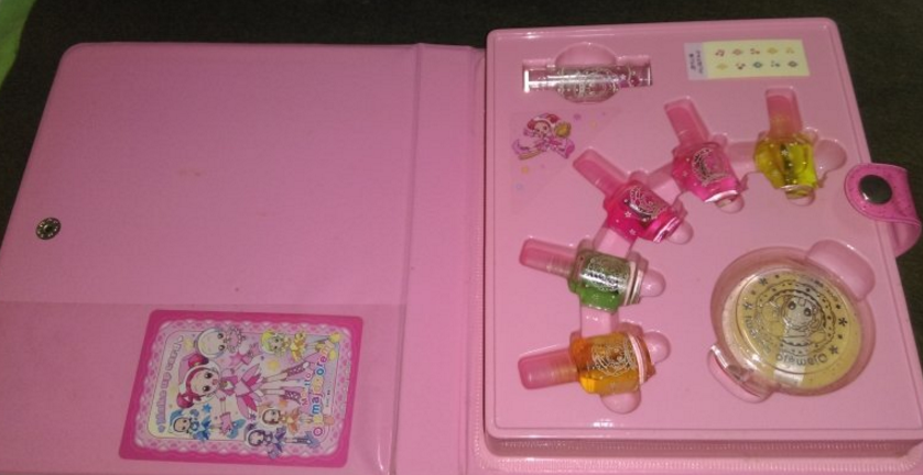 Bandai Magical Ojamajo Do Re Mi Cosmetic Make Up Play Set For Collectable - Lavits Figure
- 1