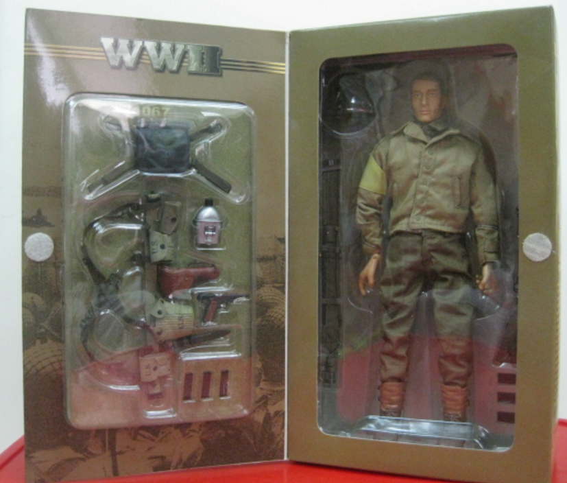 BBi 12" 1/6 Collectible Items Elite US Army First Infantry Division Lieutenant Chuck Hayes Action Figure - Lavits Figure
- 2