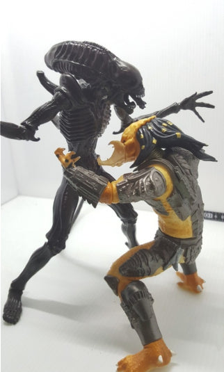 Medicom Toy Alien vs Predator Special Trading Figure Used