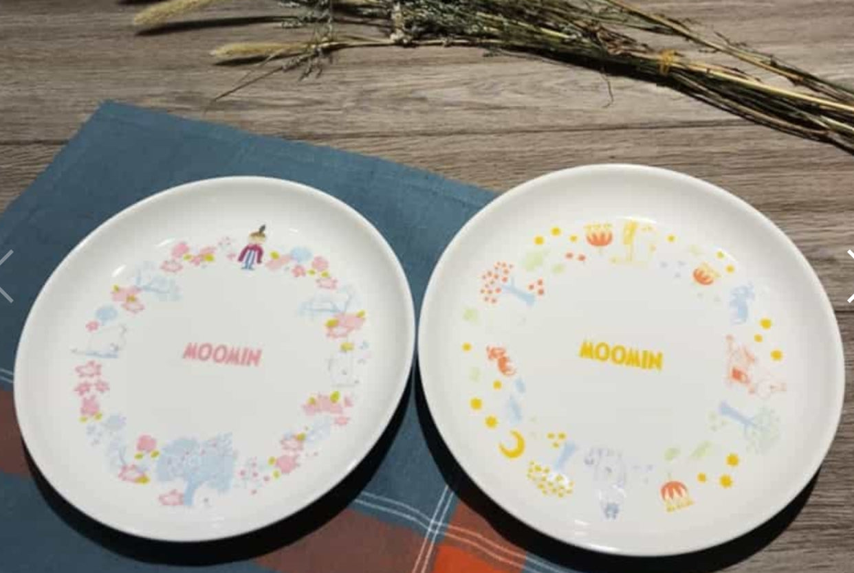 The Story of Moomin Valley Taiwan Family Mart Limited 8" Pottery 2 Plate Dish Set