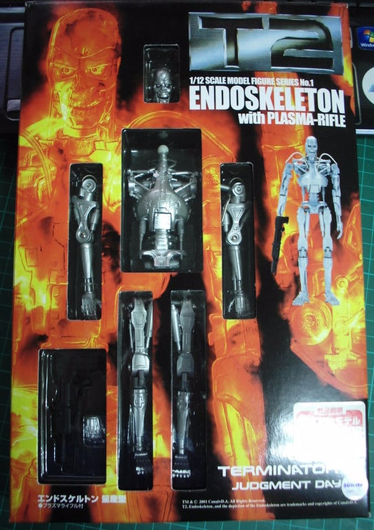 Skynet 1/12 Terminator 2 Judgment Day Endoskeleton w/ Plasma Rifle Action Figure Used