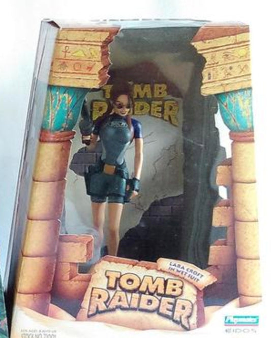 Playmates Tomb Raider Lara Croft in Wet Outfit 9" Display Dioramas Trading Figure