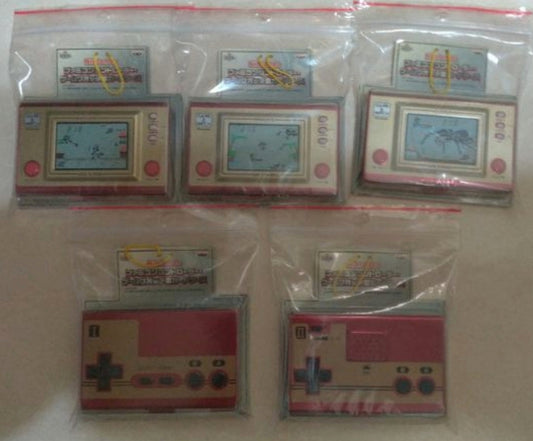 Banpresto Nintendo Famicom Console Handheld Style Bussiness Card Box 5 Trading Figure Set
