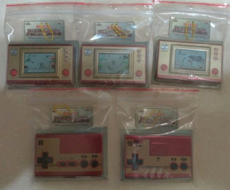 Banpresto Nintendo Famicom Console Handheld Style Bussiness Card Box 5 Trading Figure Set