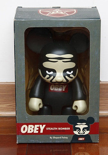 Toy2R 2006 Qee Shepard Fairey Obey Stealth Bomber Bear Ver 8" Vinyl Figure - Lavits Figure
 - 2